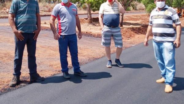 Bolecho visita obras de pavimentação em Araguatins