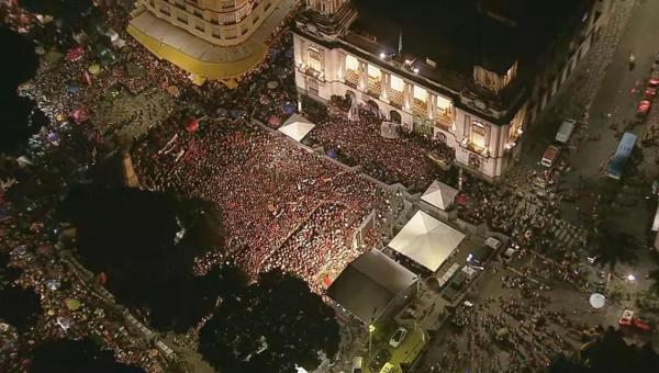Bomba caseira é atirada em área de evento com Lula no Centro do Rio de Janeiro