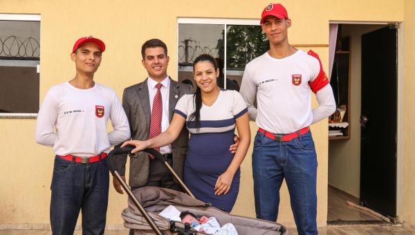 Bombeiros militares salvam bebê de apenas dez dias de vida
