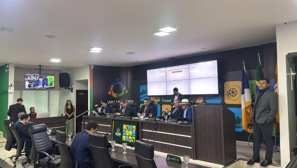 Câmara de Araguaína aprova Agência Reguladora e entrega moções de reconhecimento