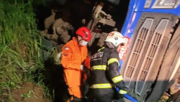 Caminhoneiro morre em acidente na BR 230 em São Bento do Tocantins