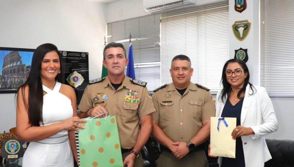 Campanha de enfrentamento à violência doméstica da PMTO é apresentada à Primeira-Dama, Karynne Sotero e à Secretária da Mulher, Berenice Barbosa