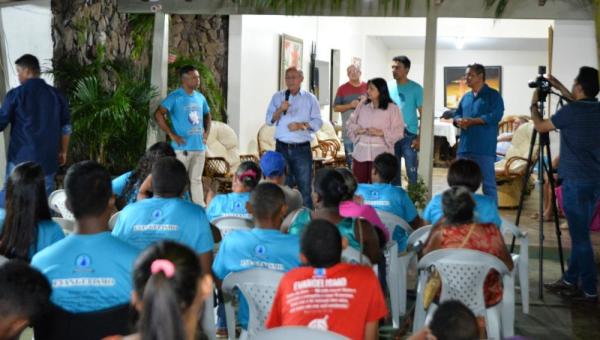 Candidatos à reeleição, Valderez e Lázaro Botelho participam de diversas reuniões políticas em Araguaína e de evento da Apae em Colinas