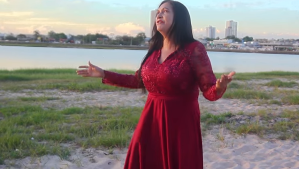 Cantora e compositora Gospel Thereza Batista lançou single Só Vitória