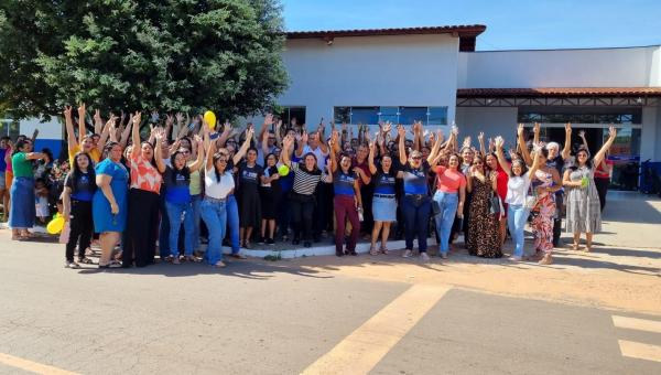 Carreata em Ananás comemora conquista do município como destaque em alfabetização