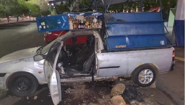 Carro de vendedor de frutas é incendiado em Palmas