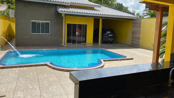 Casa à venda conta com piscina, energia solar instalada e móveis planejados em Xambioá 
