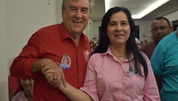 Célio Moura caminha pelas ruas de Colinas e inaugura comitê com Amália Santana
