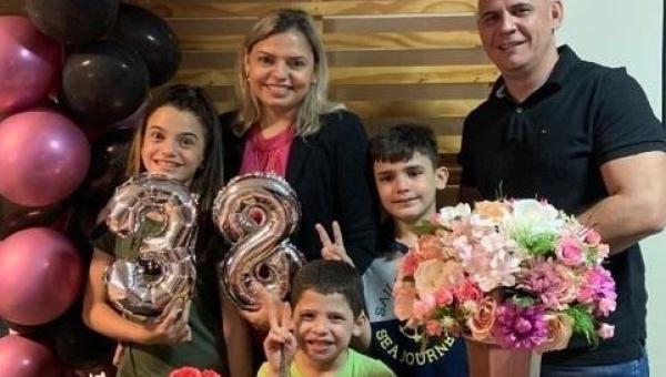 Cinco pessoas da mesma família morrem após caminhonete bater de frente com caminhão