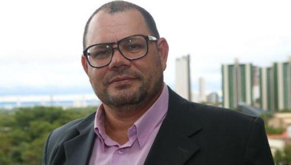 Cleber Toledo lança “A noiva e outros contos políticos” em Araguaína na quinta-feira