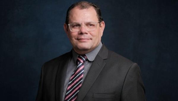 Cleber Toledo lança dia 17, na Leitura, no Capim Dourado, seu novo livro, “A noiva e outros contos políticos”