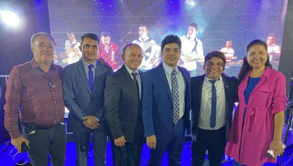 Colmeia, com a presença de grande público, celebrou o dia do evangélico