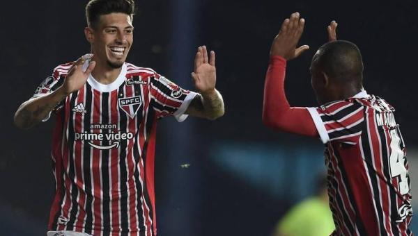 Com cabeça no lugar, São Paulo faz valer superioridade em vitória na Argentina