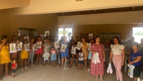Com emenda parlamentar de Vanda Monteiro, mulheres recebem kits de higiene 