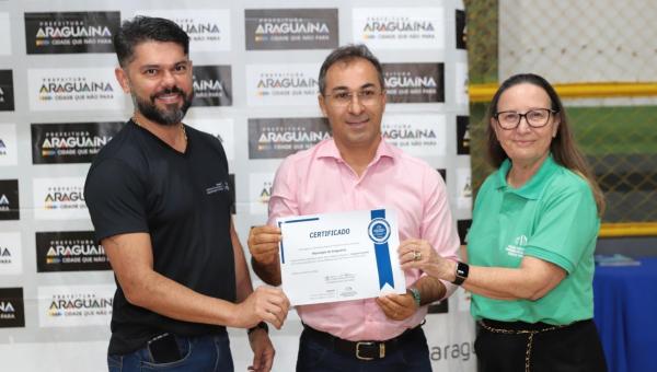 Com entrega de mais 379 títulos, Wagner conclui regularização fundiária do setor Tereza Hilário Ribeiro