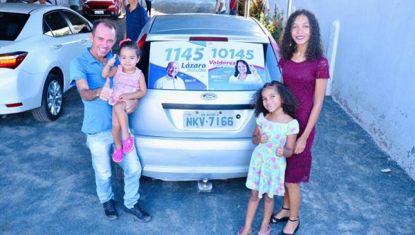 Com grande movimentação, Lázaro Botelho e Valderez iniciam adesivaço de campanha em Araguaína