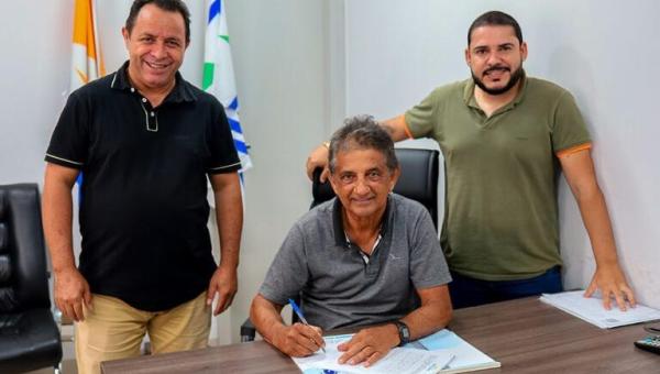 Com repasses mensais em torno de R$ 18 Mil Prefeitura de Nova Olinda e APAE assinam convênio 