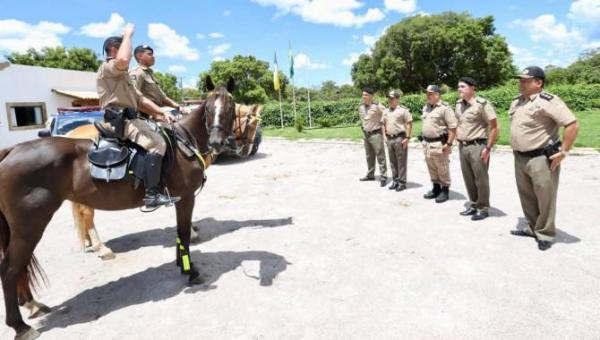Comandante-Geral da Polícia Militar, Márcio Antônio Barbosa, visita instalações da Cavalaria em Palmas