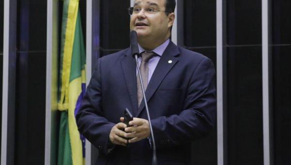 Comissão aprova internet gratuita a aluno com deficiência de escola conveniada com o poder público