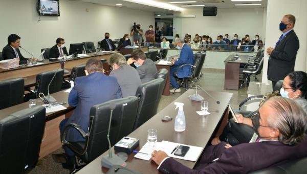 Comissão aprova parecer final do relator e autoriza prosseguimento de processo de impeachment 