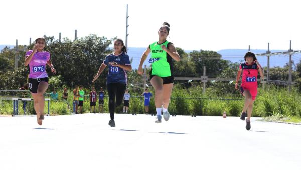 Competições de vôlei de praia, atletismo e xadrez marcam o início da fase regional do Jets em Palmas