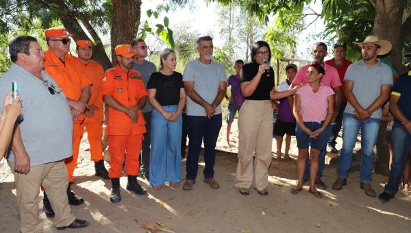Comunidade atingida por incêndio no Norte do Estado recebe doações de roupas e alimentos do Governo do Estado 