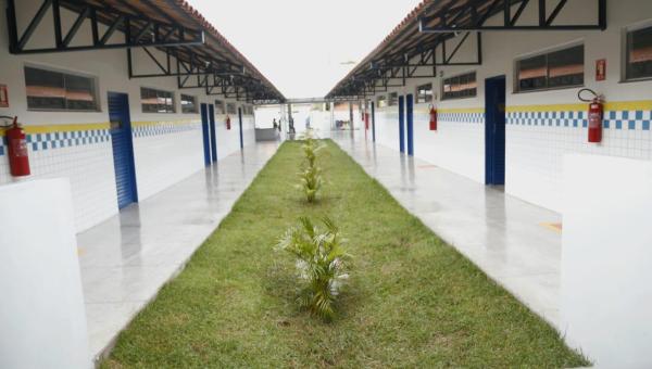 Comunidade escolar de Colinas comemora inauguração da Escola Estadual Lacerdino Oliveira Campos
