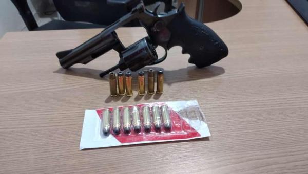 Condenado a oito anos de prisão é preso em flagrante pela Polícia Civil por tráfico de drogas e porte ilegal de arma de fogo