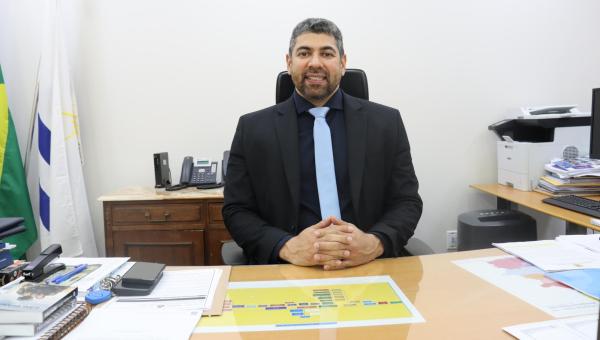 Delegado Bruno Azevedo é recebido por servidores após recondução ao cargo de secretário de Estado da Segurança Pública