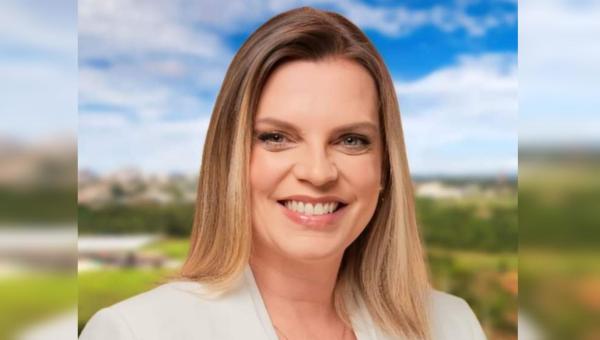 Deputada Cláudia Lelis celebra aniversário ao lado de amigos e familiares