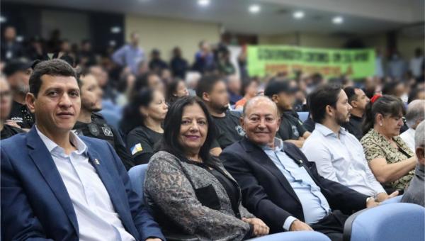 Deputada Valderez comemora apresentação dos novos nomeados do Sistema Penal e Socioeducativo em solenidade 