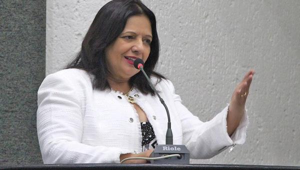 Deputada Valderez destina R$ 635 mil em emendas individuais para compra de vacinas contra a COVID-19