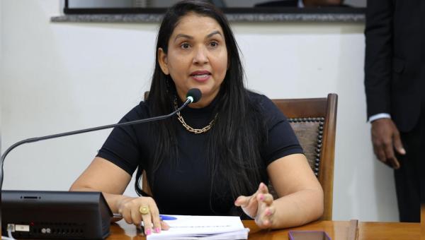 Deputada Vanda consegue aprovação de Leis que garantem direito à cesariana após 39 semanas e política de diagnóstico da depressão pós-parto



