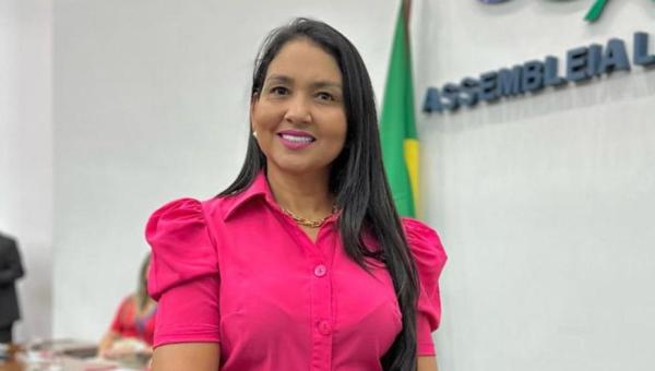 Deputada Vanda Monteiro apresenta projeto que garante às gestantes presença de intérprete de Libras no pré-natal e parto