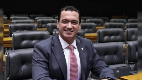 Deputado Alexandre Guimarães anuncia mais de R$1,6 milhão em emendas para Colmeia