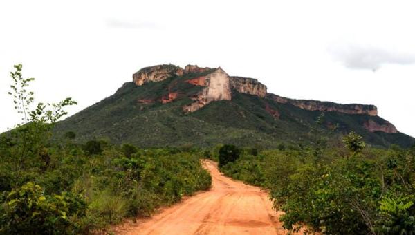 Deputado Carlos Gaguim cobra construção de Aeroporto em São Félix do Tocantins