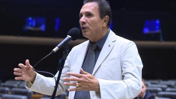 Deputado Carlos Gaguim defende Projeto de Lei que define o uso consciente e ético da Inteligência Artificial no Brasil