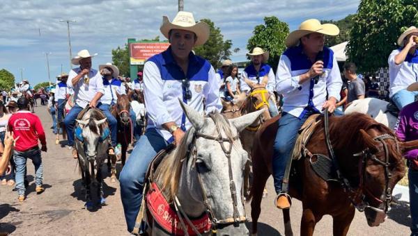 Deputado Carlos Gaguim participa da Cavalgada de Pequizeiro 
