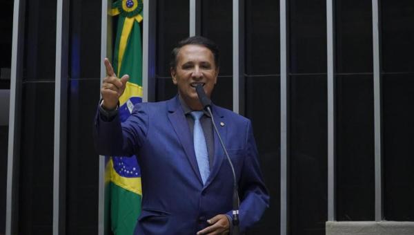 Deputado Federal Carlos Gaguim destaca luta para coibir crimes e condutas perniciosas na internet