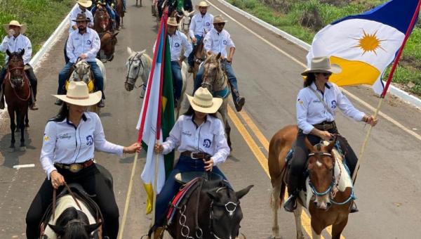 Deputado Jair Farias prestigia a 22ª Cavalgada de Piraquê e elogia a organização do evento