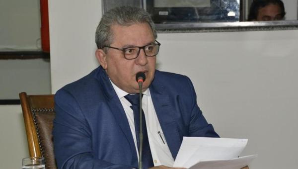 Deputado Jair Farias propõe obrigatoriedade de cadeiras de rodas em repartições públicas estaduais