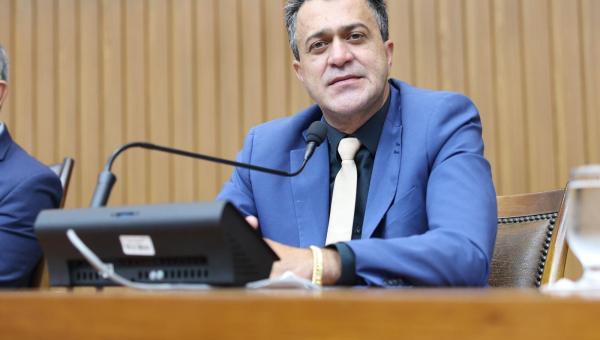 Deputado Luciano vota a favor dos servidores do Estado e ajuda a garantir indenizações