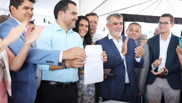 Deputados participam da assinatura da ordem de serviço para construção do Hospital da Mulher