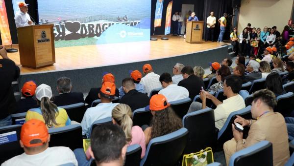 Deputados participam da solenidade de lançamento da temporada de praia 2024