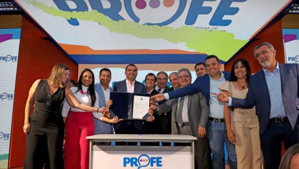 Deputados prestigiam lançamento do Programa de Fortalecimento da Educação