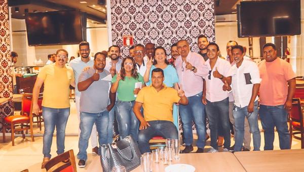 Dez prefeitos do Bico do Papagaio se reúnem com senadora Kátia para definir estratégias