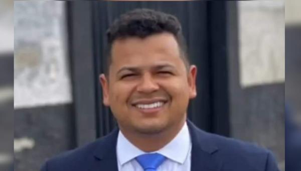 Doutor Mayck Câmara homenageia aos pais ao lado do filho