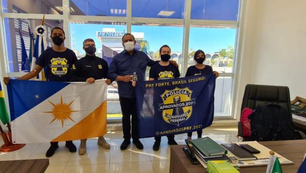 Eduardo Gomes entrega viaturas blindadas para PRF no Tocantins 