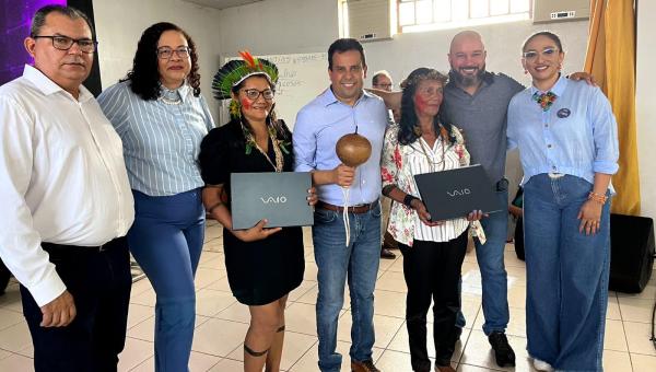 Educação inicia entrega de notebooks nas Superintendências Regionais de Educação para os profissionais da rede estadual de ensino