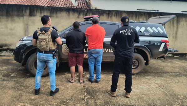 Em Almas, Polícia Civil cumpre mandado de busca e apreensão e prende dois homens por posse irregular de armas de fogo